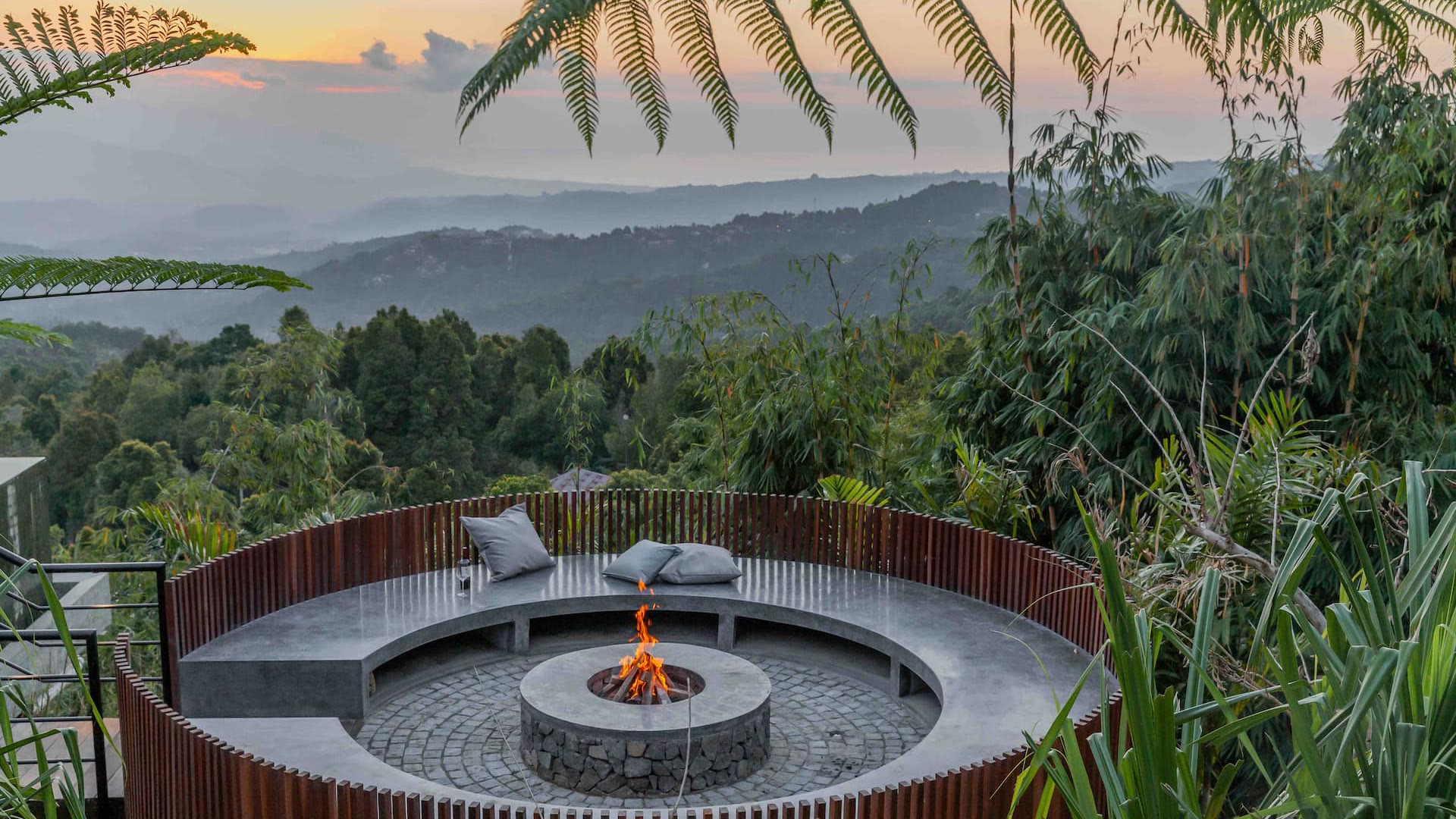 Floating fire pit